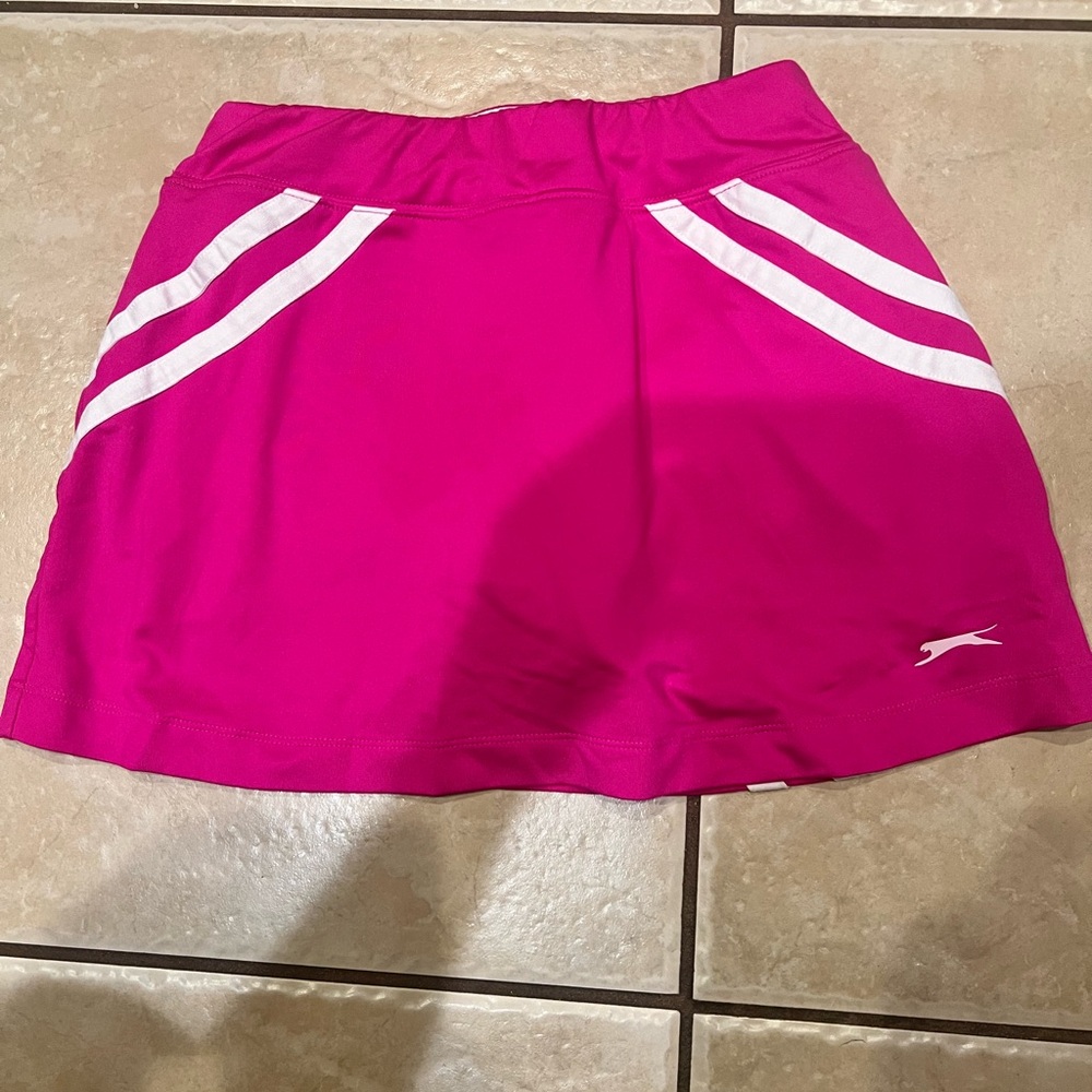 Slazenger Women's Vibrant Pink Skort with White Stripes